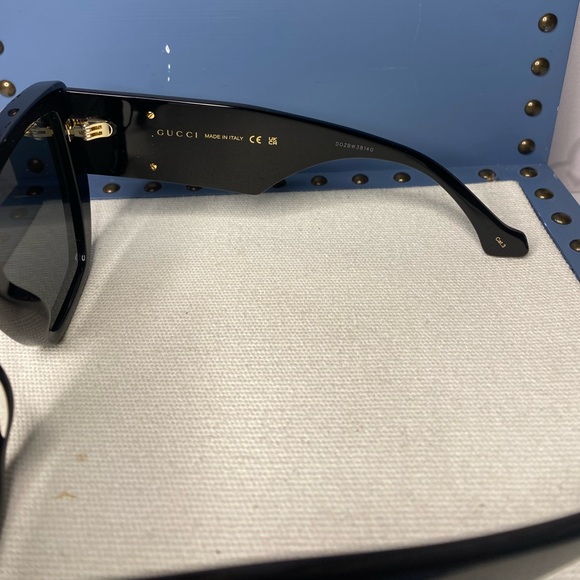 GUCCI Grey Geometric Ladies Sunglasses
GG0956S 003 54 - Picture 12 of 14